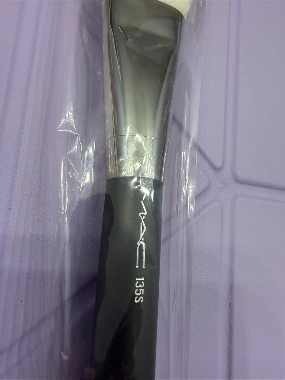 MAC 135S Powder Brush — Black Handle with Silver Ferrule and White Bristles